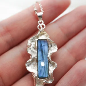 Alternative view of Bar-Cut Labradorite Pendant