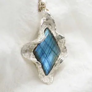 Alternative view of Rhombus Labradorite Pendant